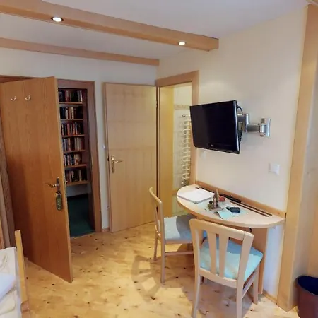 Das Kleine Familienhotel Koch 3* Айзентраттен