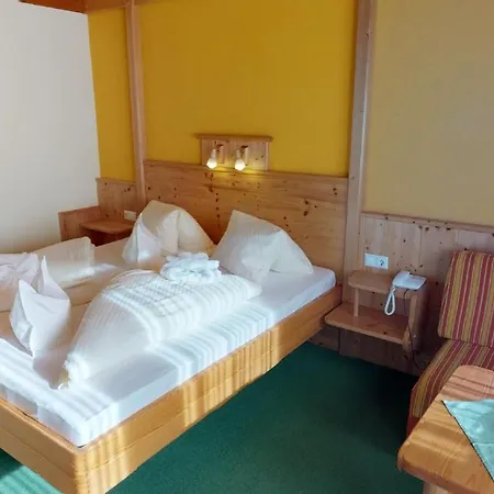 Отель Das Kleine Familienhotel Koch Айзентраттен