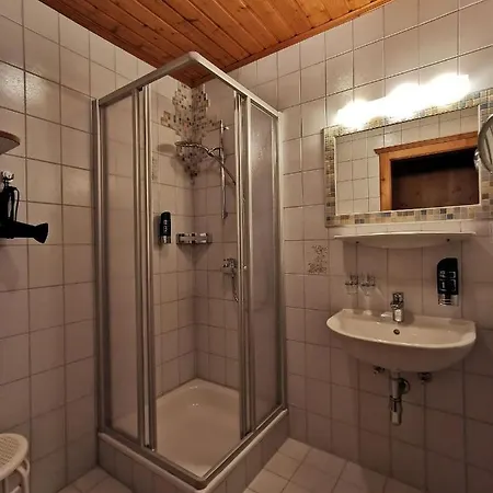 Das Kleine Familienhotel Koch 3* Айзентраттен