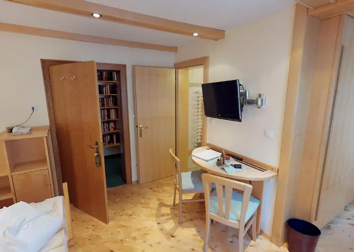 Das Kleine Familienhotel Koch 3* Айзентраттен