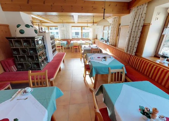 Das Kleine Familienhotel Koch Отель Айзентраттен