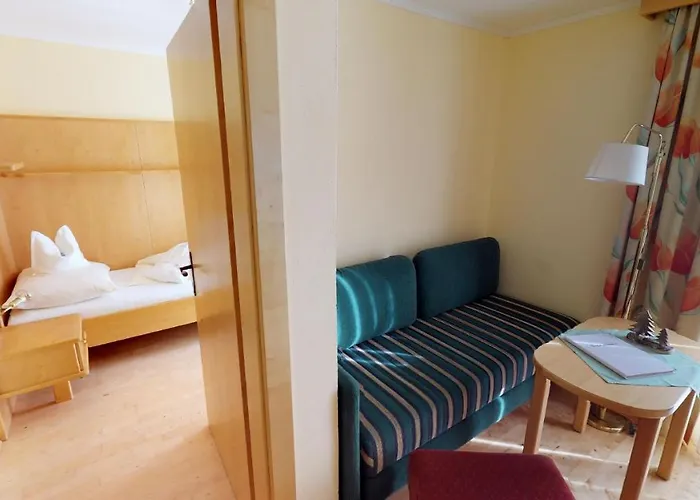 Das Kleine Familienhotel Koch Отель Айзентраттен